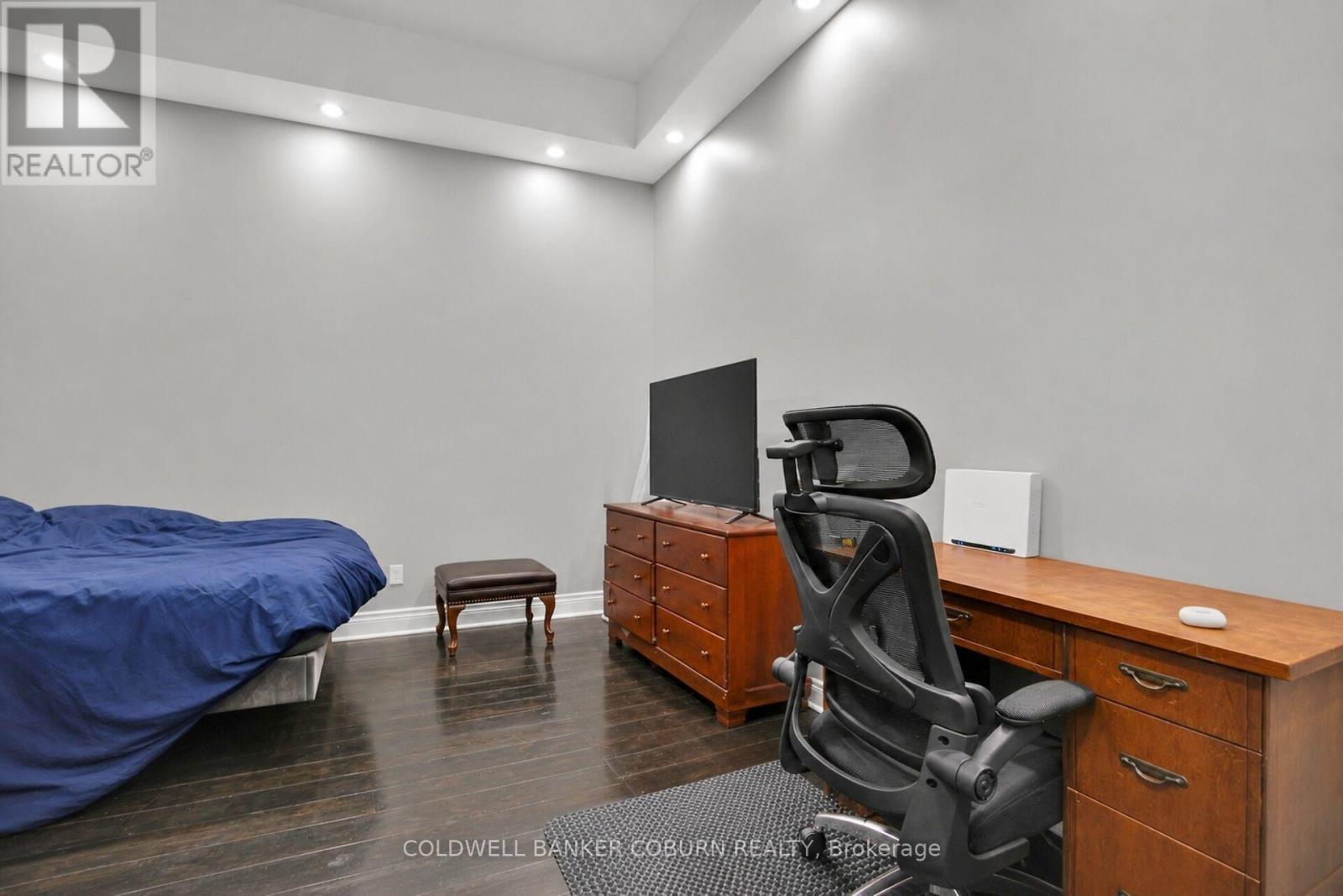 698 Cooper Street, Ottawa, ON