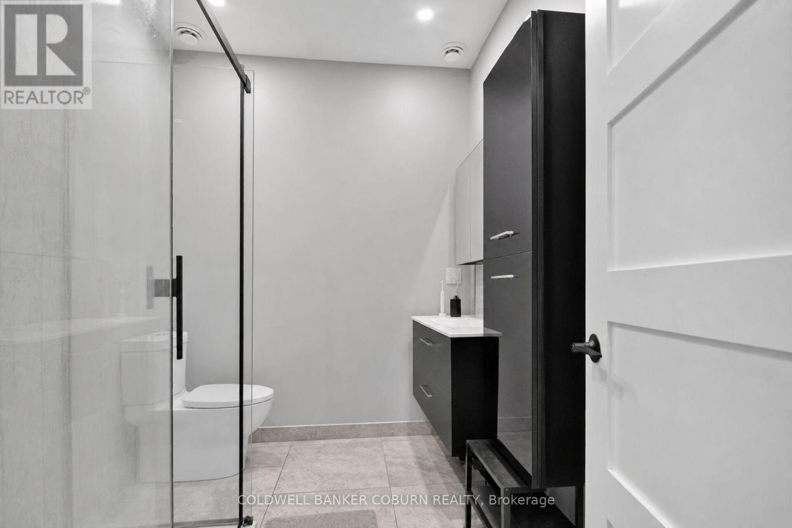 698 Cooper Street, Ottawa, ON