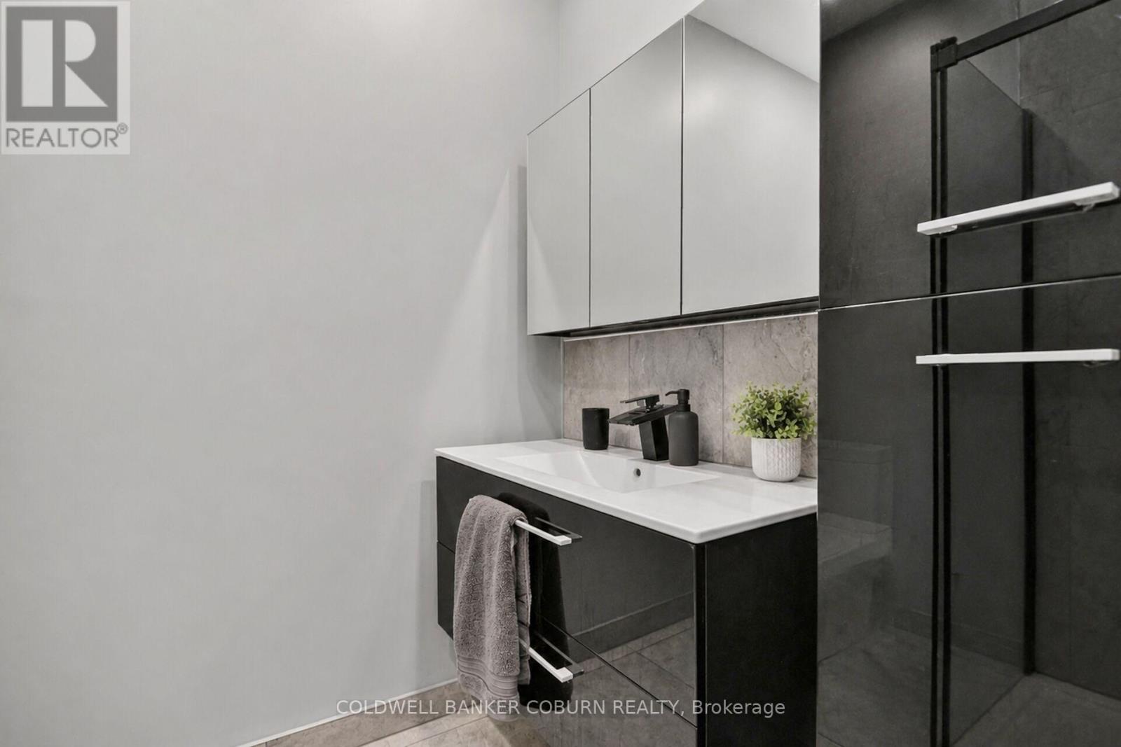 698 Cooper Street, Ottawa, ON