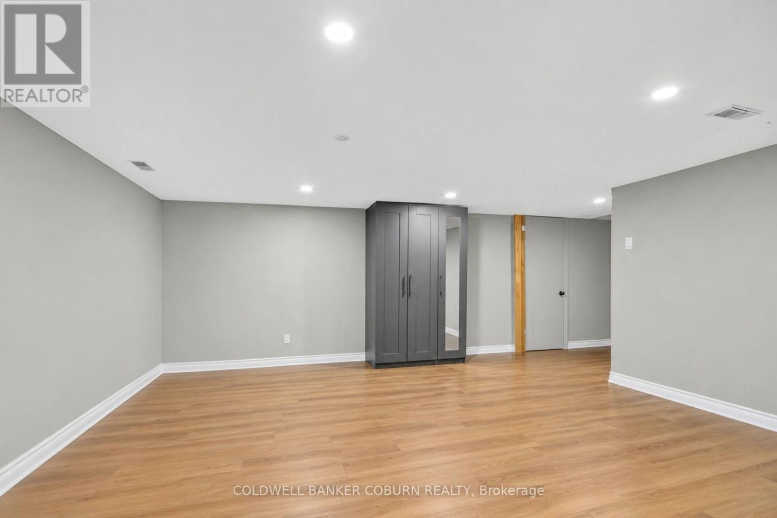 698 Cooper Street, Ottawa, ON