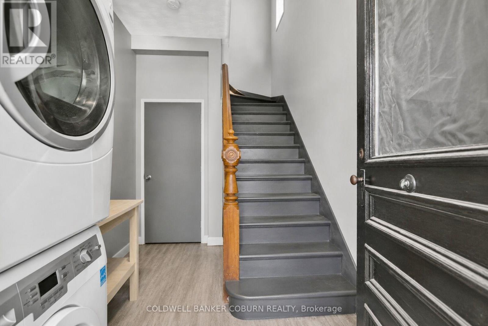 698 Cooper Street, Ottawa, ON