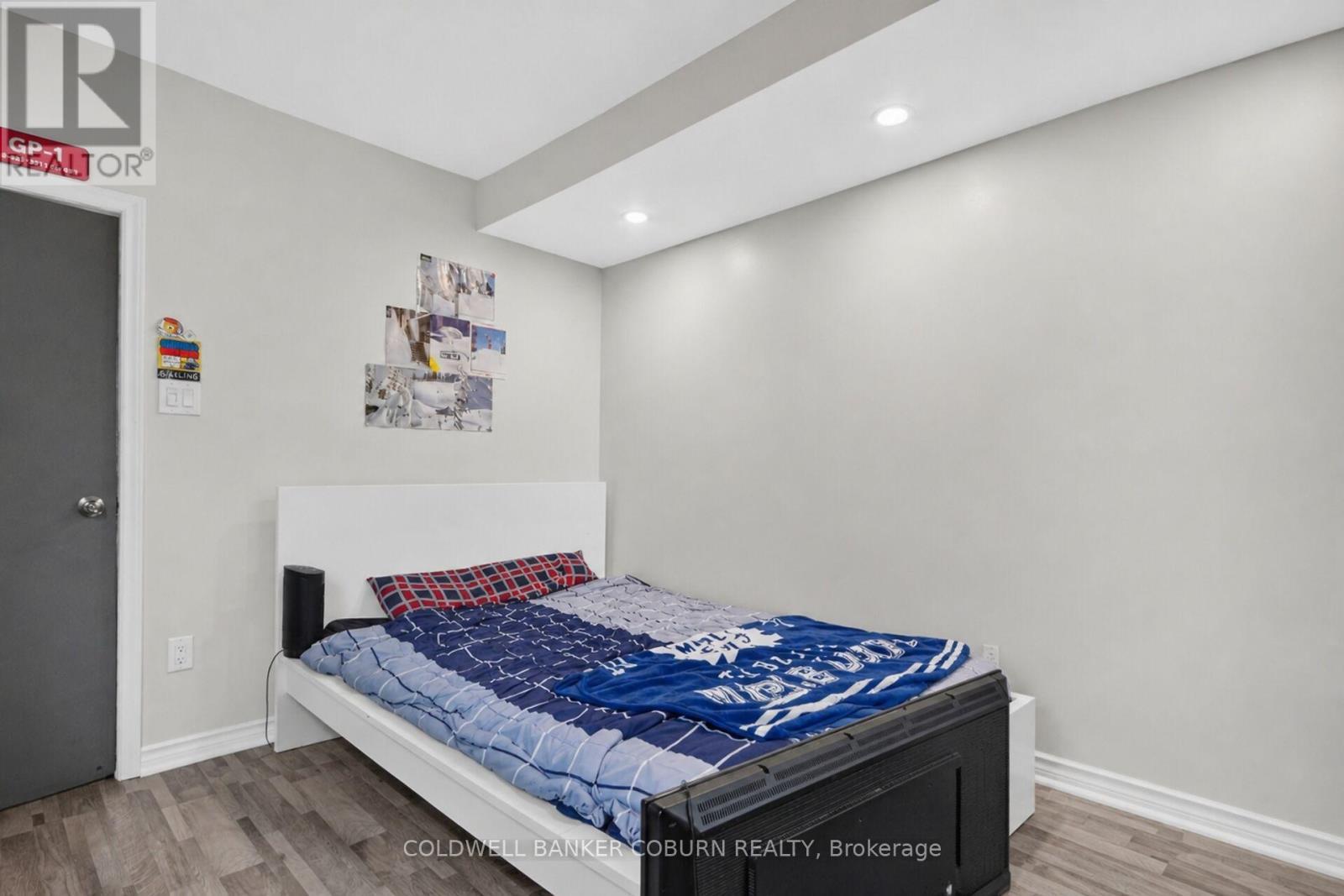 698 Cooper Street, Ottawa, ON