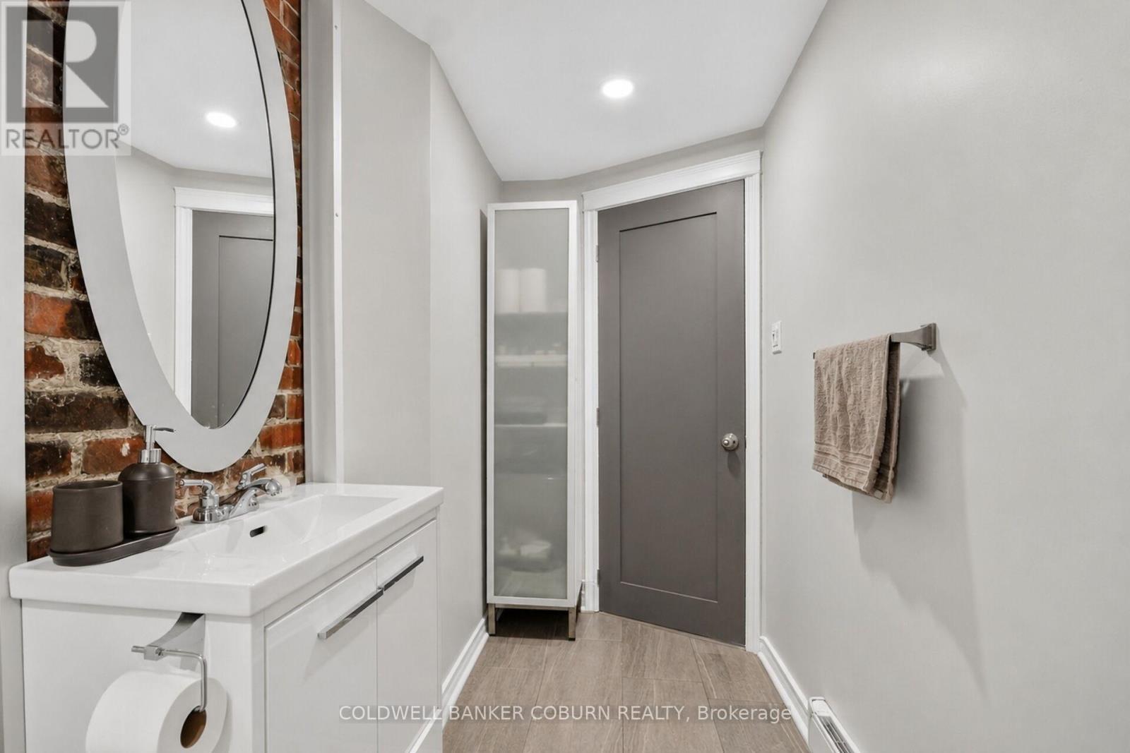 698 Cooper Street, Ottawa, ON