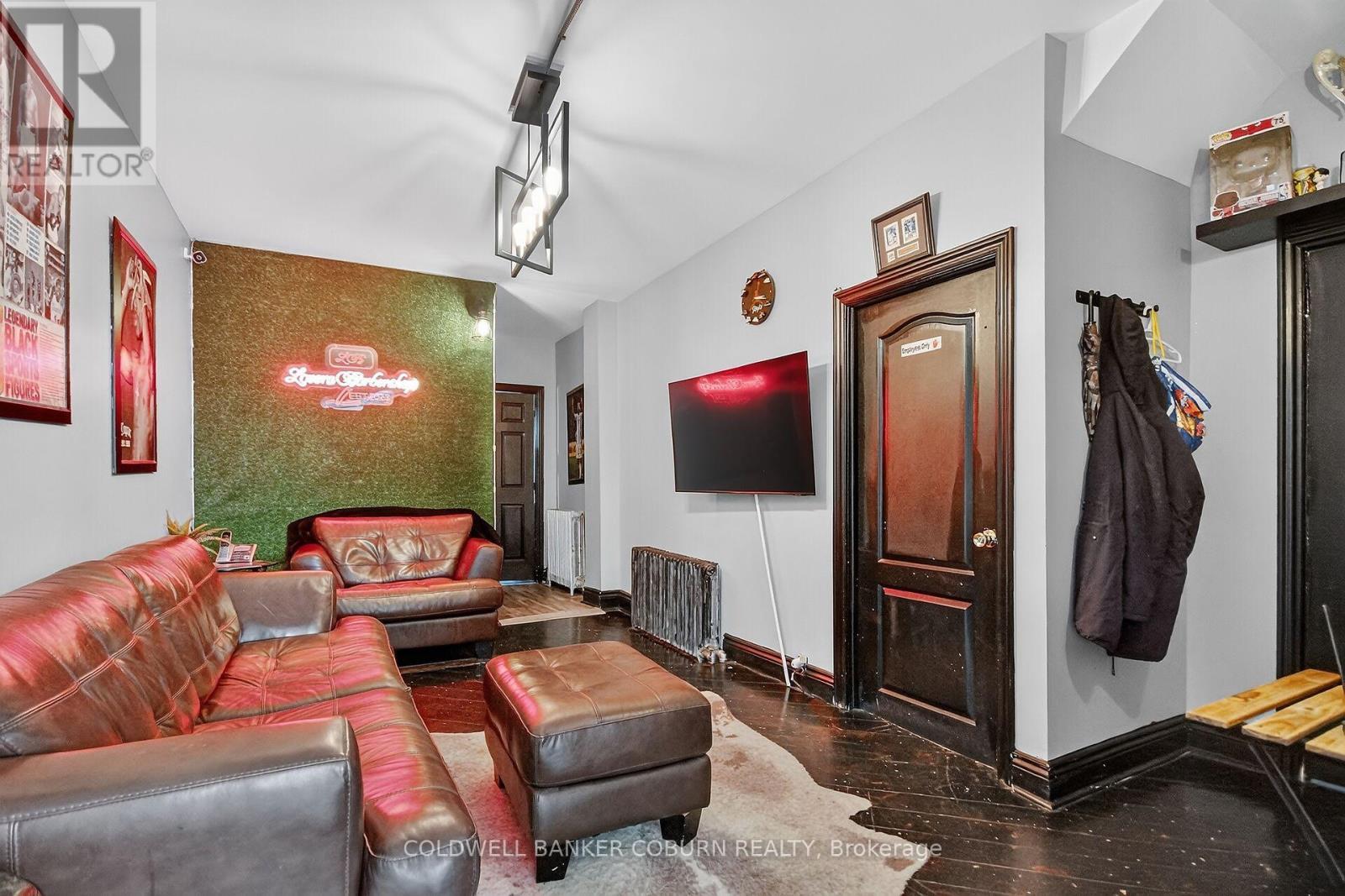 698 Cooper Street, Ottawa, ON
