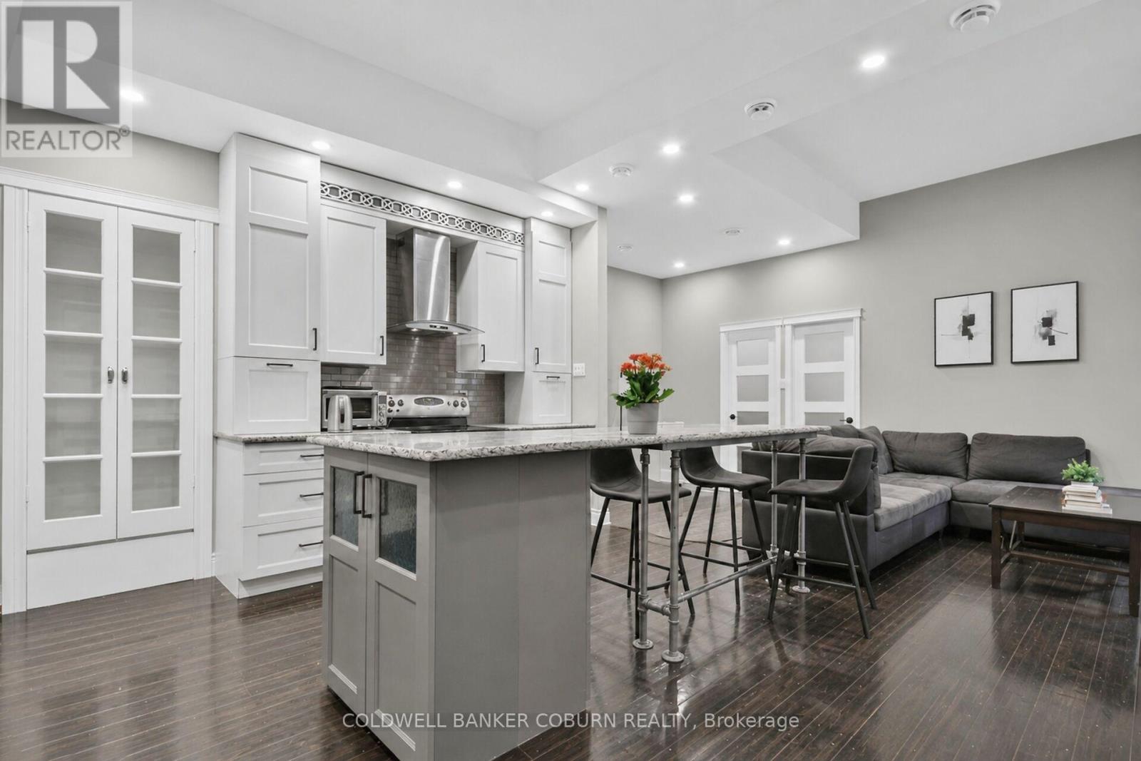698 Cooper Street, Ottawa, ON