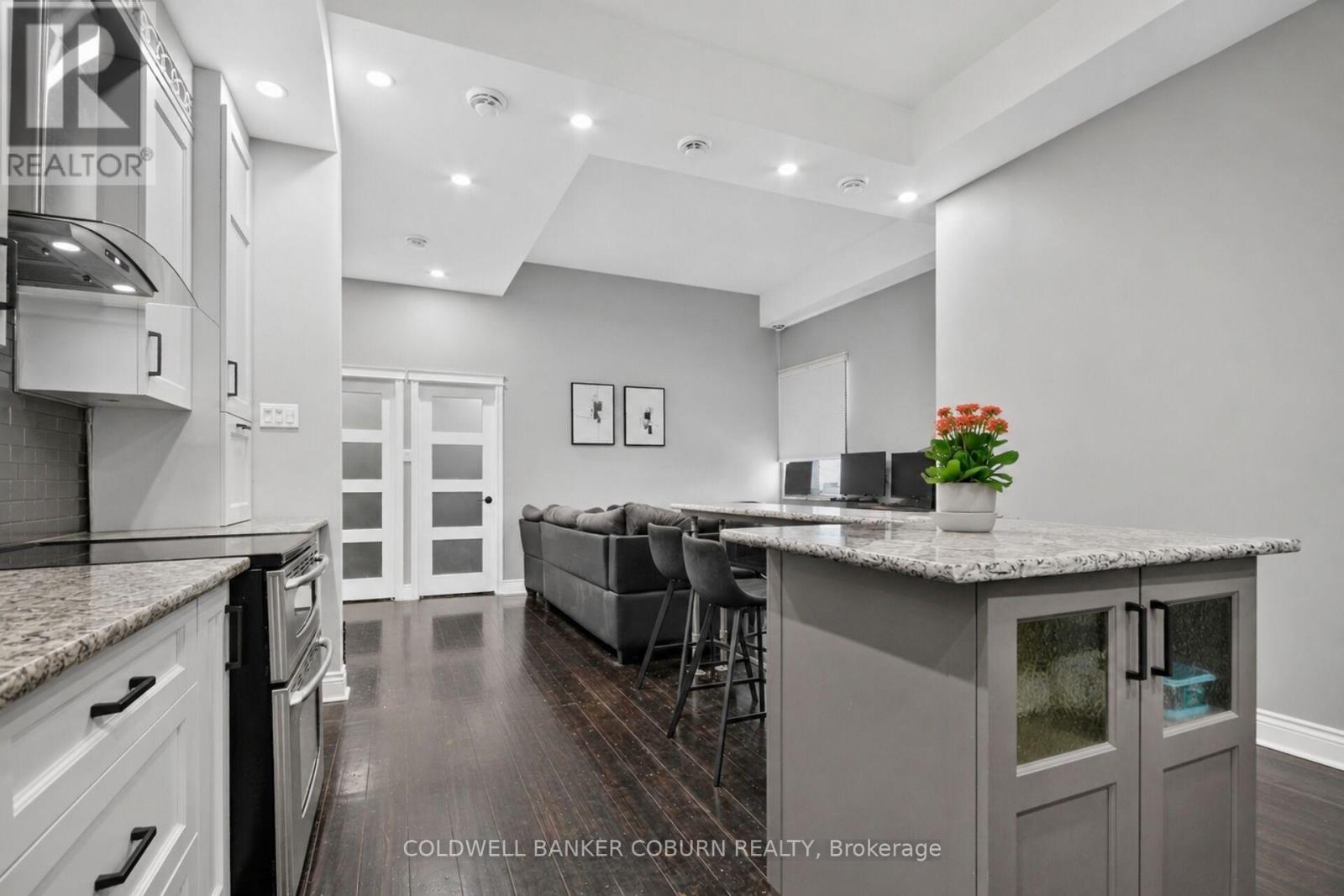 698 Cooper Street, Ottawa, ON