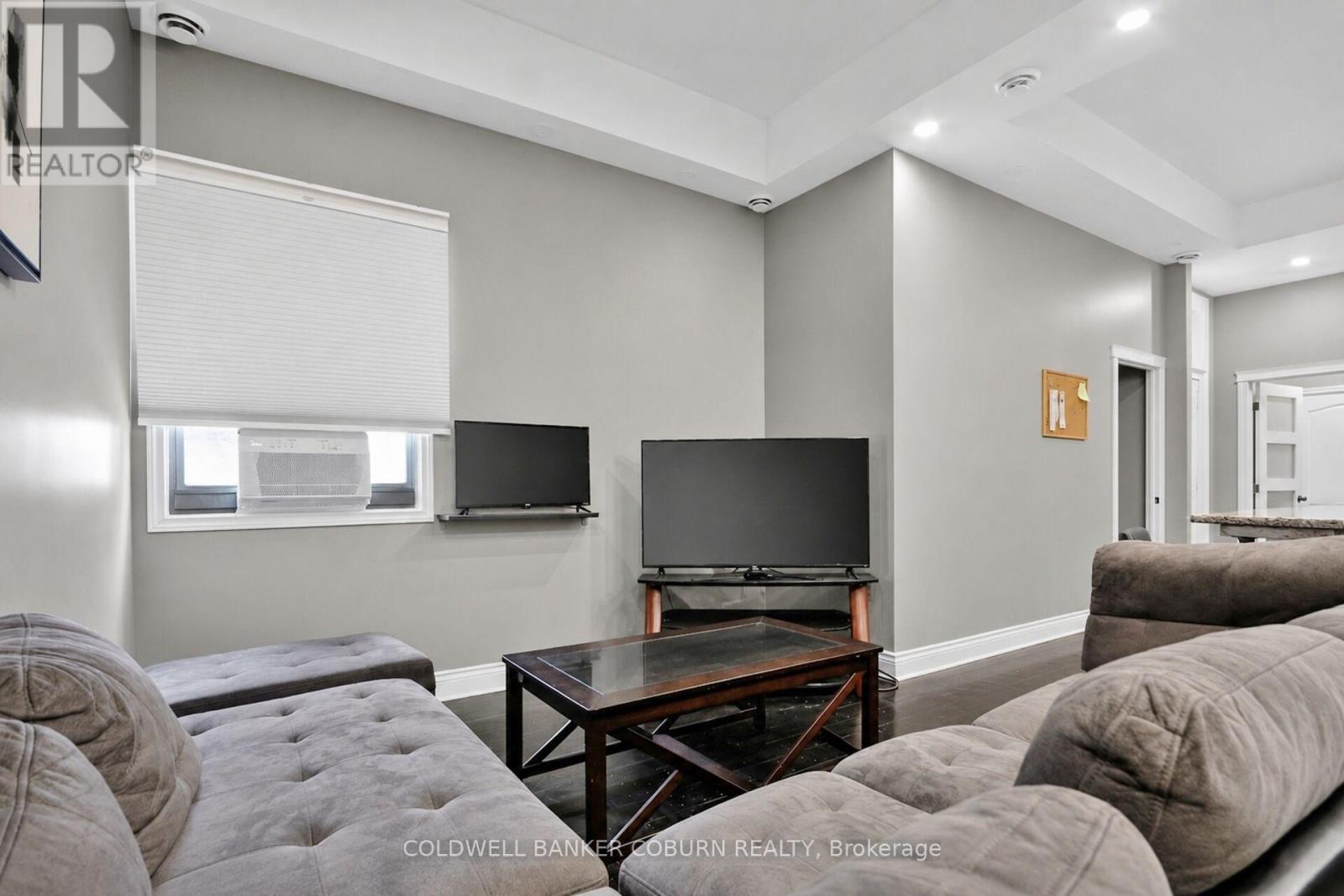 698 Cooper Street, Ottawa, ON
