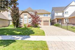67 ELMBROOK CRESCENT E Toronto, ON M9C 5C7