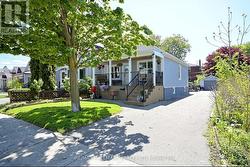 26 SIXTEENTH STREET Toronto, ON M8V 3J8