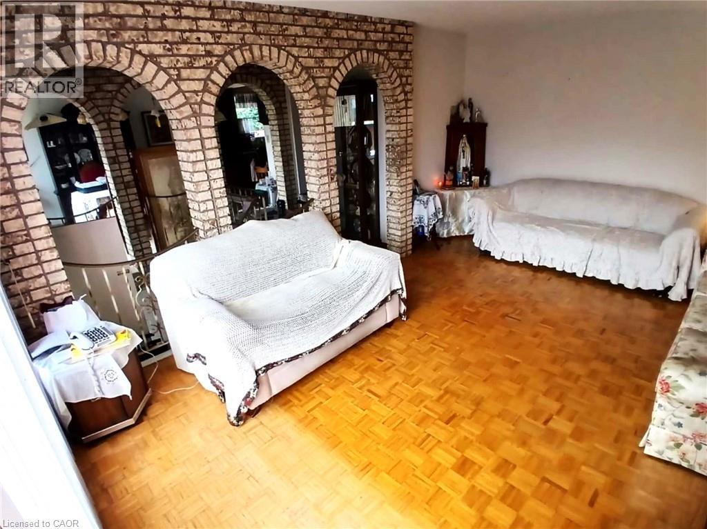 118 Craigroyston Road, Hamilton, ON