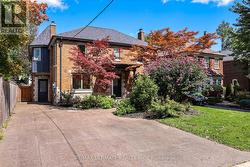 10 FIELD AVENUE Toronto, ON M4G 1Y6