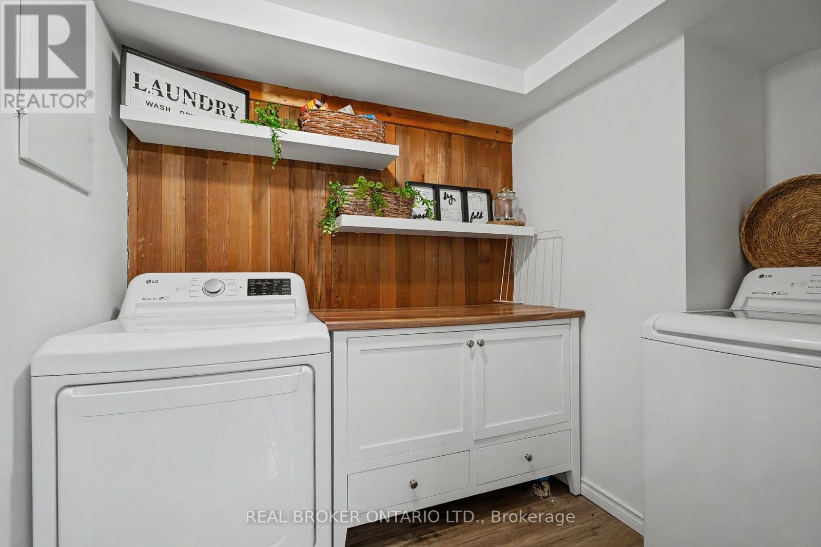 Newly reno laundry room - 3260 Woodcroft Crescent, Burlington, ON