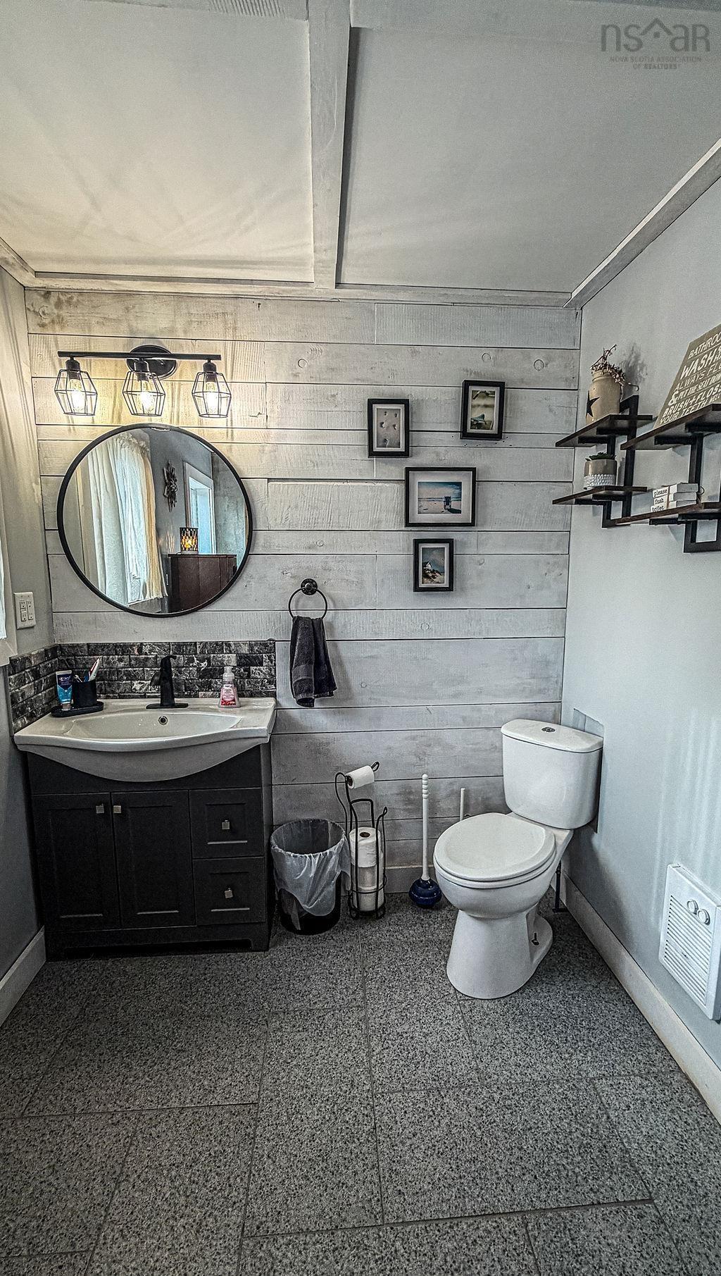 10563 Highway 2, Springhill, NS