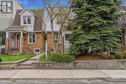 15 MYRTLE AVENUE Toronto, ON M4M 2A3