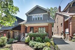214 GAINSBOROUGH ROAD Toronto, ON M4L 3C6