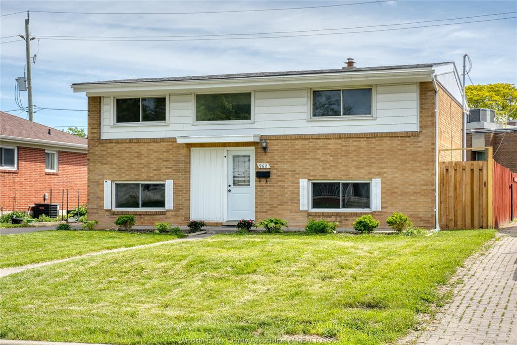 962 Watson, Windsor, ON