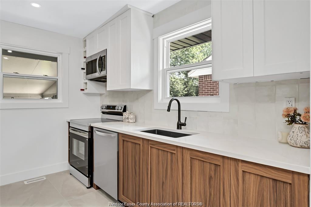 994 Isabelle, Windsor, ON