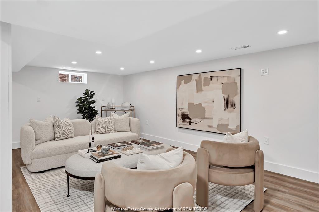 994 Isabelle, Windsor, ON