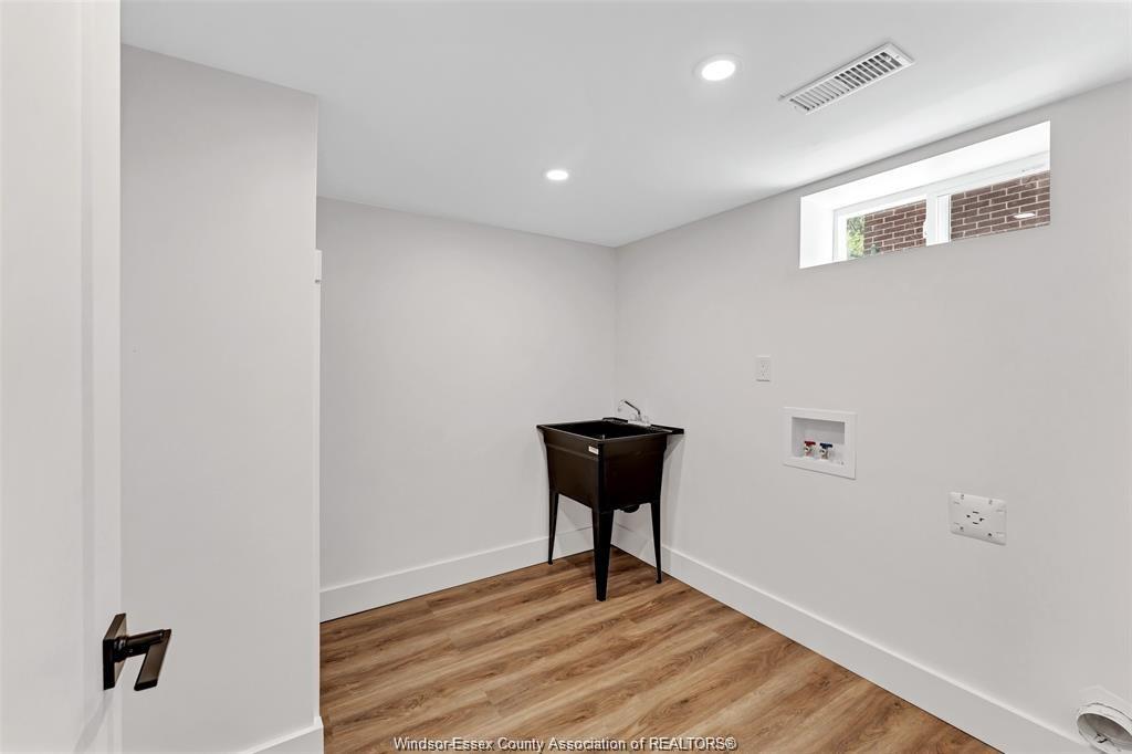 994 Isabelle, Windsor, ON