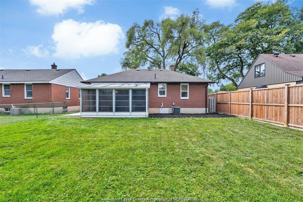 994 Isabelle, Windsor, ON