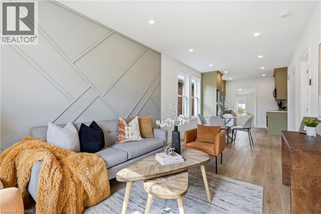19 Vansitmart Avenue, Hamilton, ON