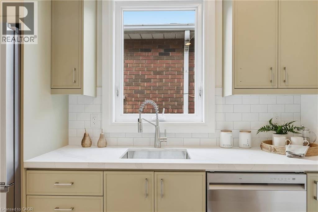 19 Vansitmart Avenue, Hamilton, ON