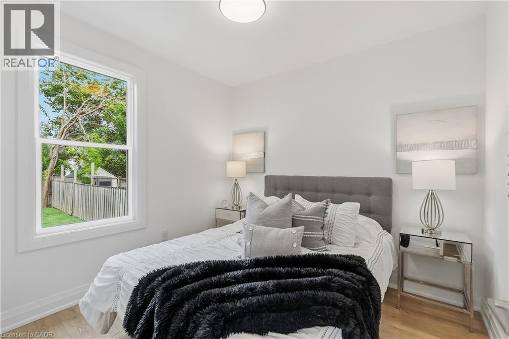 19 Vansitmart Avenue, Hamilton, ON