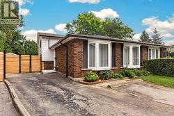 27 GRETNA Court  Hamilton, ON L9C 4V1