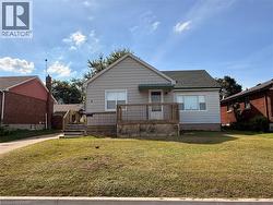 4 CONLON Crescent Thorold, ON L2V 2M7