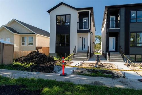 1922 Bannatyne Ave, Winnipeg, MB 