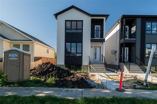 1922 Bannatyne Ave, Winnipeg, MB 