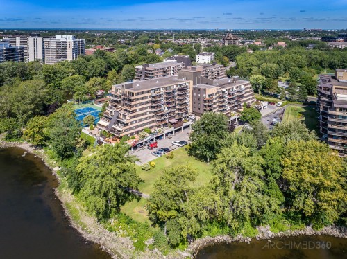 703-4560 Prom. Paton  Laval (Chomedey), QC H7W 4W2