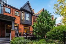 157 HEWARD AVENUE Toronto, ON M4M 2T6