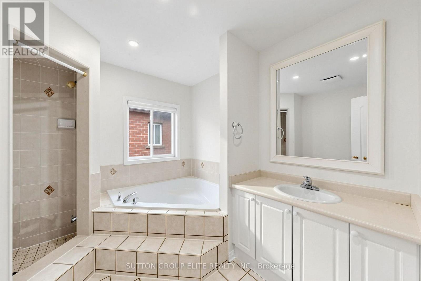 5684 Volpe Avenue, Mississauga, ON