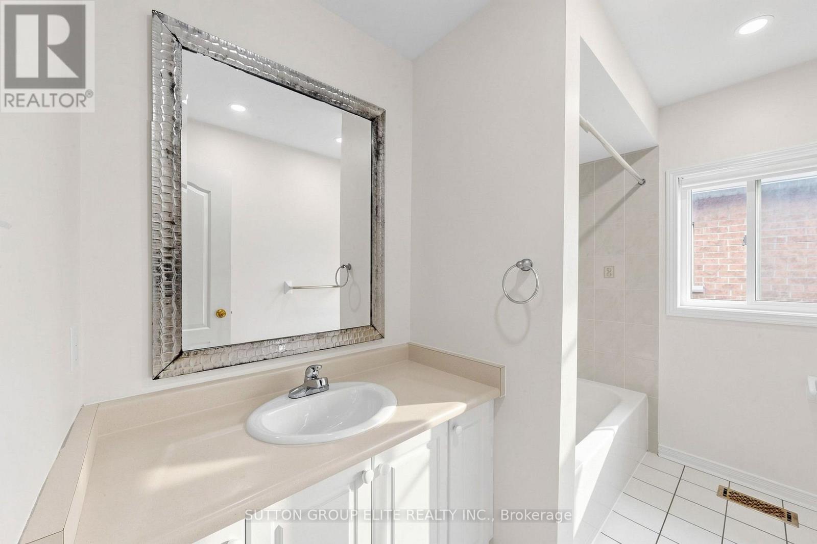 5684 Volpe Avenue, Mississauga, ON
