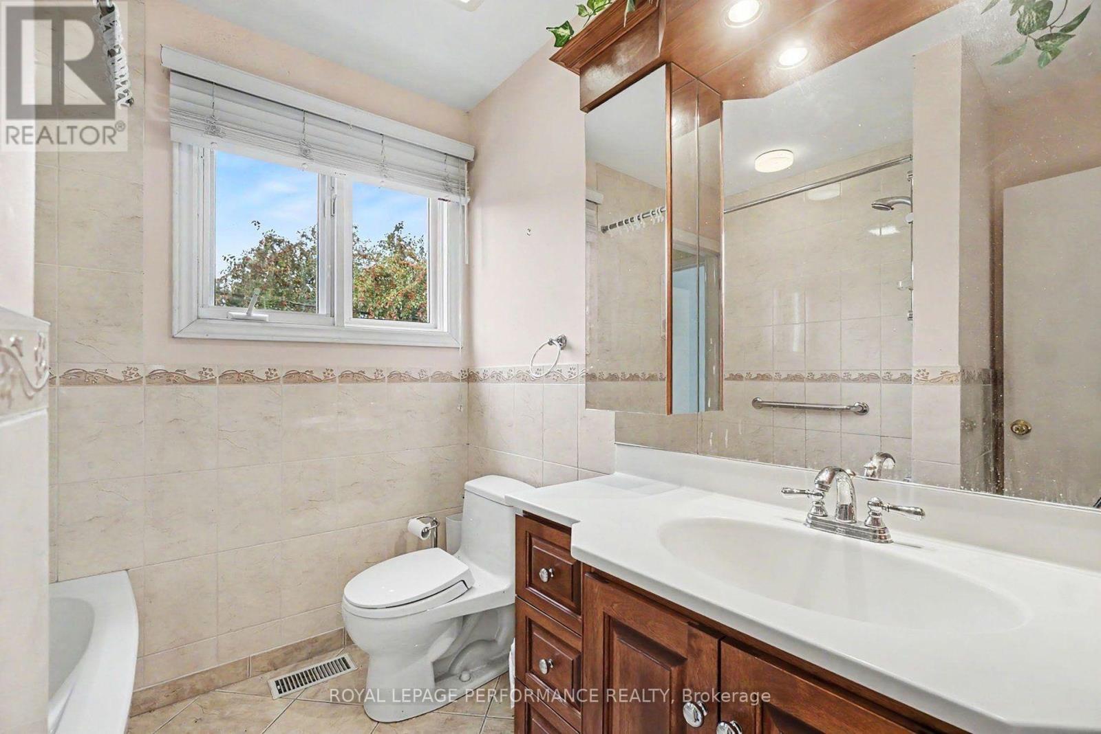 1374 Highgate Road, Ottawa, ON