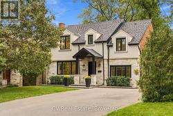 287 YONGE BOULEVARD Toronto, ON M5M 3J1