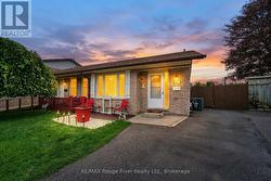 607 FOXRUN COURT Oshawa (Pinecrest), ON L1K 1N9