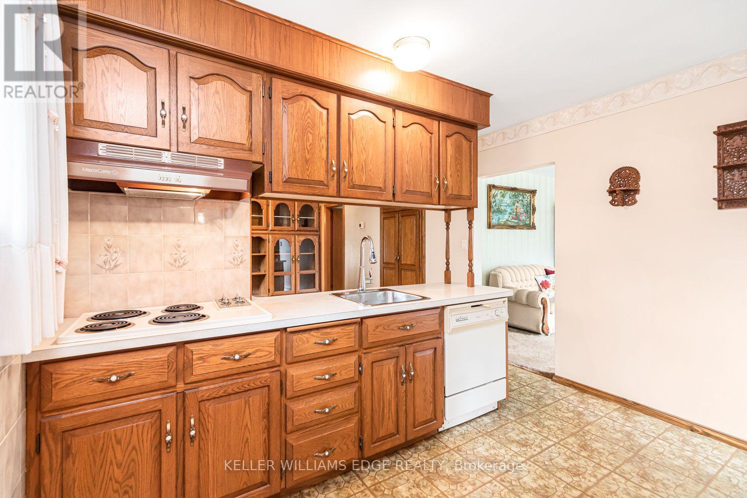 30 Goldfinch Road, Hamilton, ON