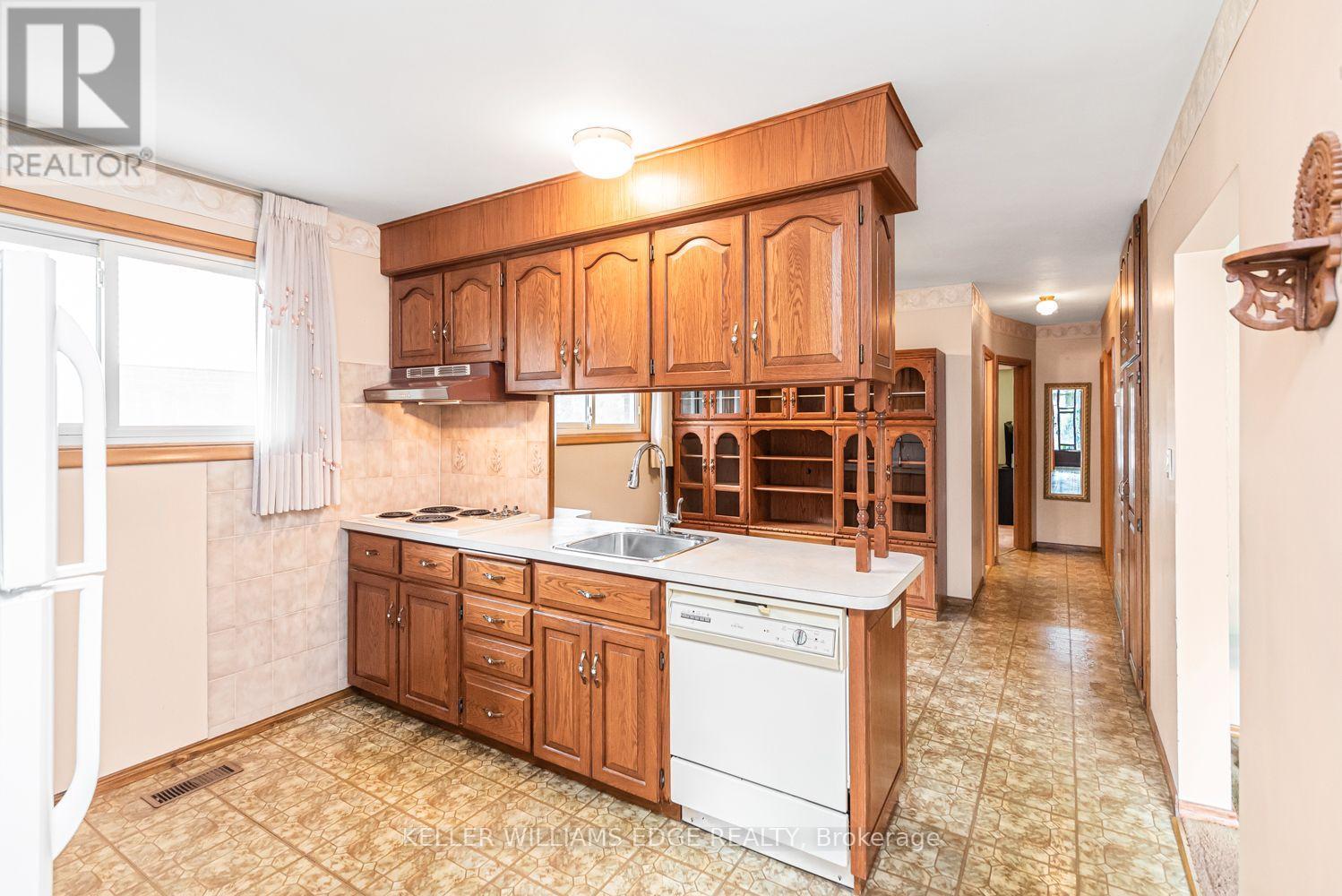 30 Goldfinch Road, Hamilton, ON