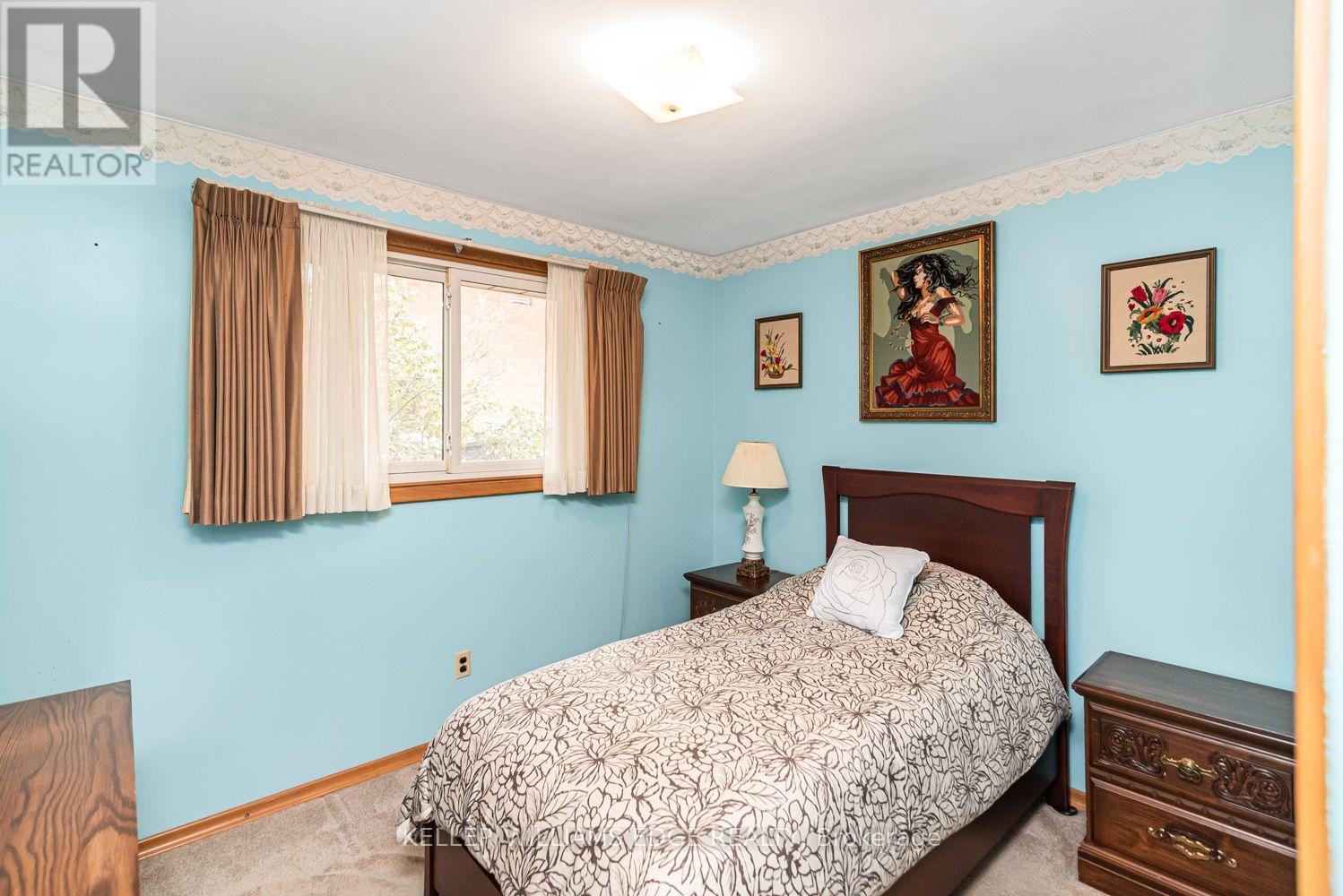 30 Goldfinch Road, Hamilton, ON