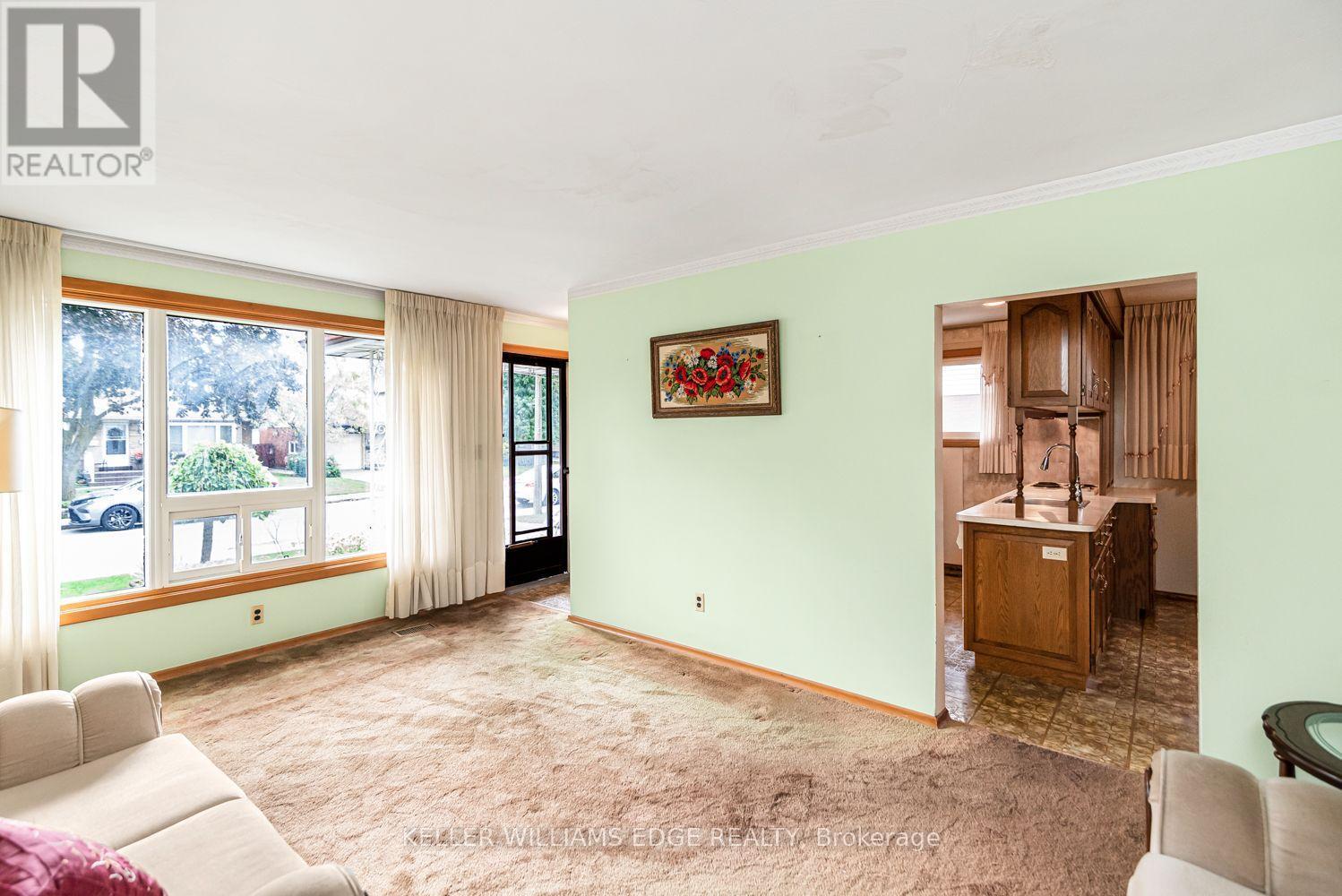 30 Goldfinch Road, Hamilton, ON