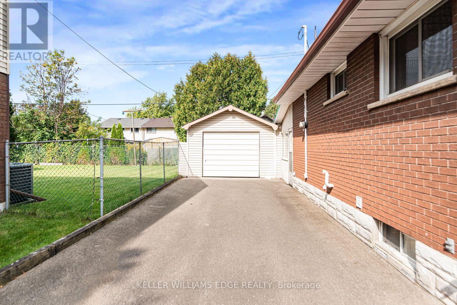 30 Goldfinch Road, Hamilton, ON