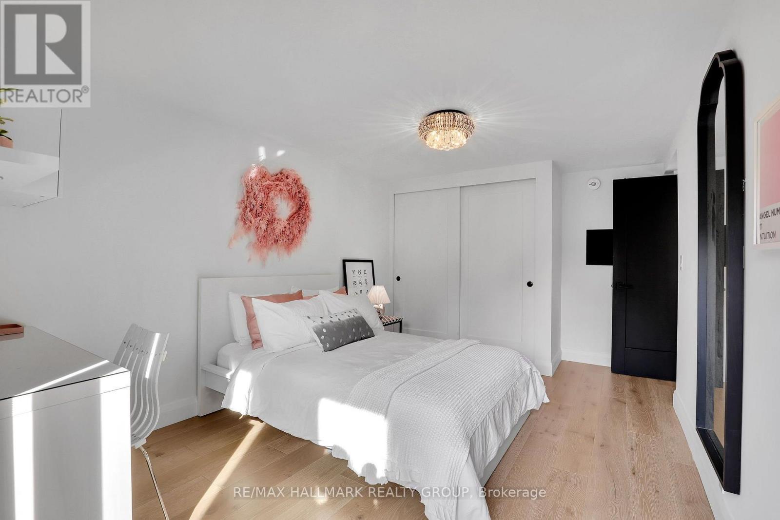 Third bedroom with extra deep closet - 201 Faraday Street, Ottawa, ON