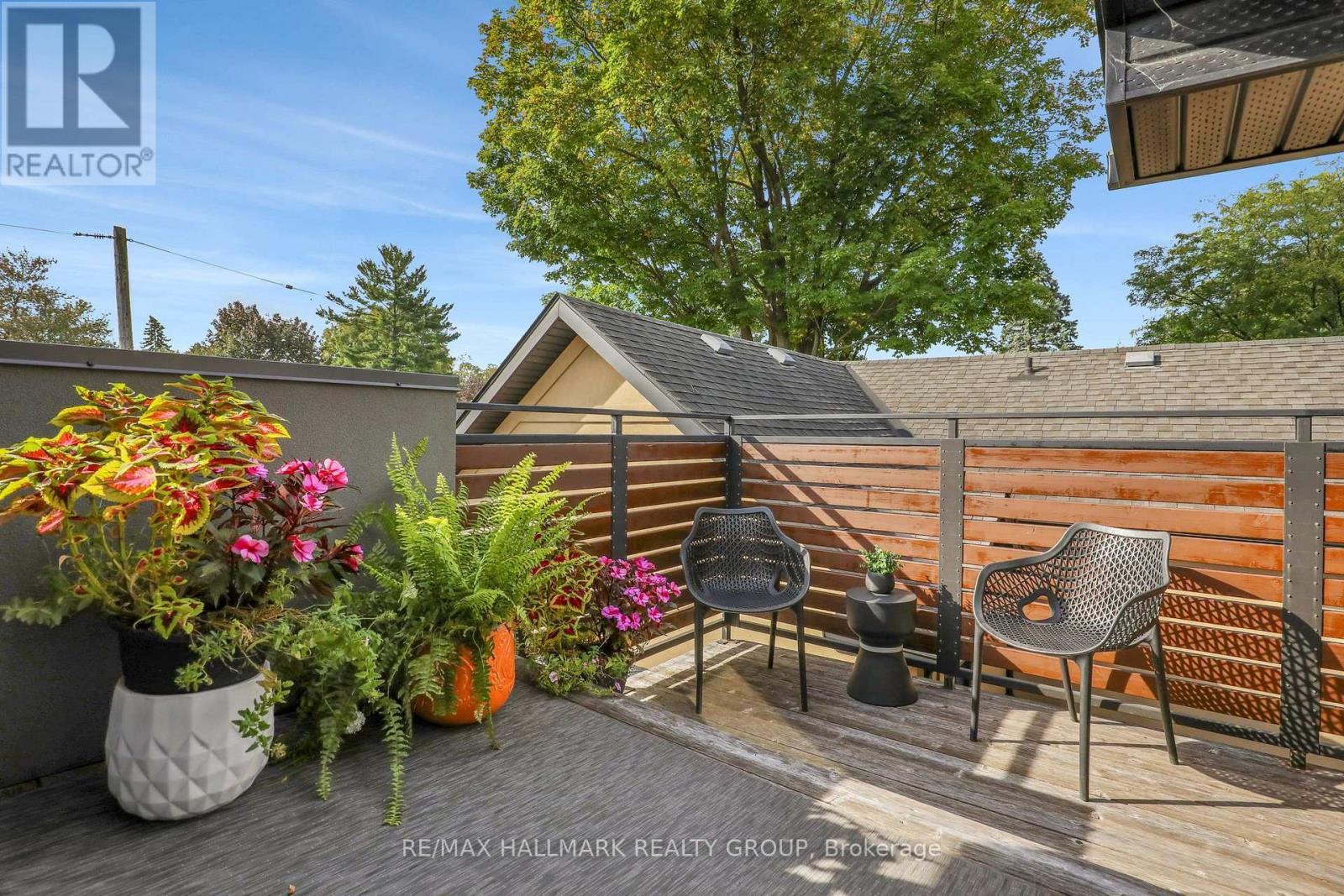 Private upper level sun deck & balcony - 201 Faraday Street, Ottawa, ON