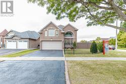 5772 WHITEHORN AVENUE Mississauga, ON L5V 1W1