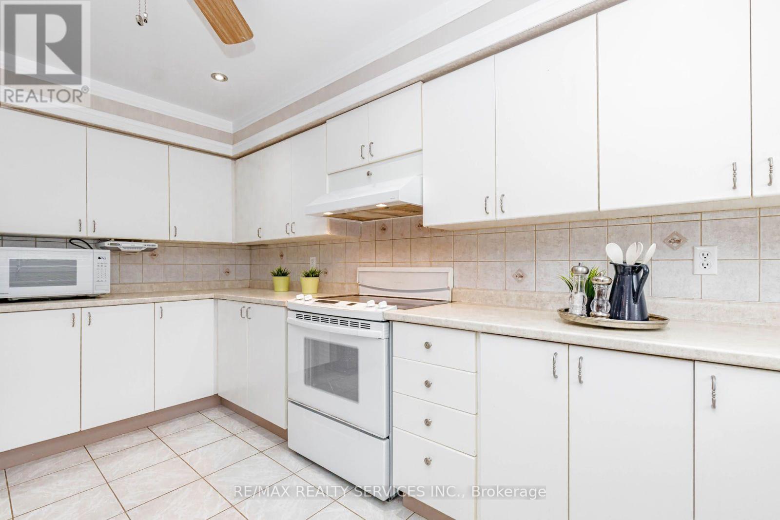 5772 Whitehorn Avenue, Mississauga, ON