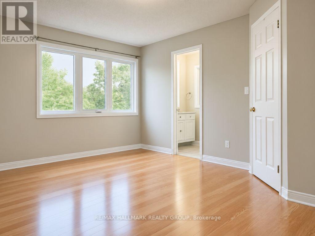 44 Winnegreen Court, Ottawa, ON