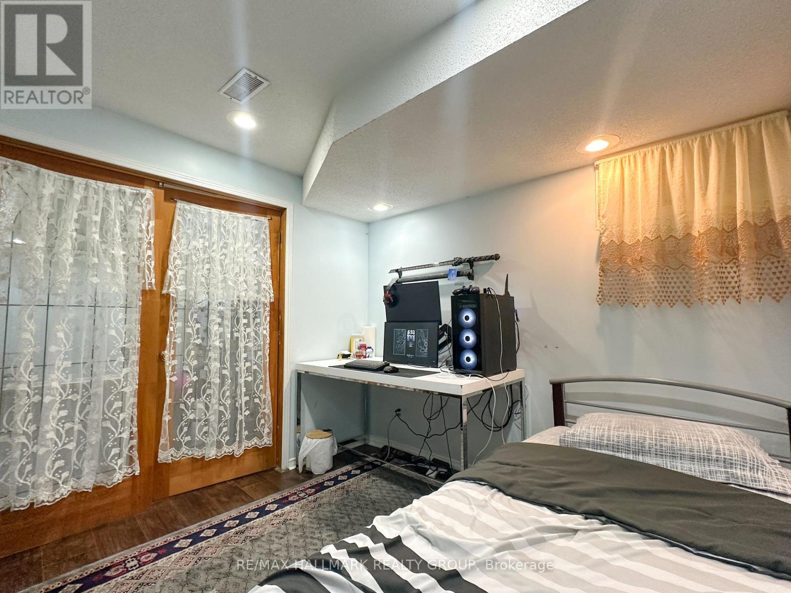 44 Winnegreen Court, Ottawa, ON