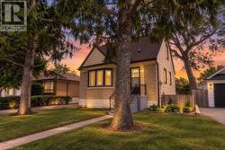 269 QUEENSDALE Avenue E Hamilton, ON L9A 1L3
